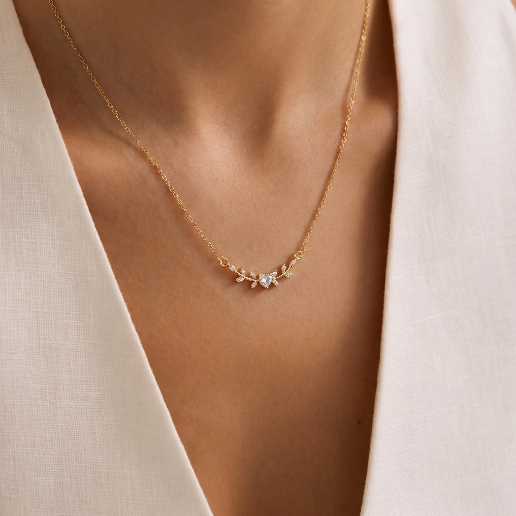 Elegant Gold Pendant Necklace for Women – Minimalist Fashion Jewelry Gift