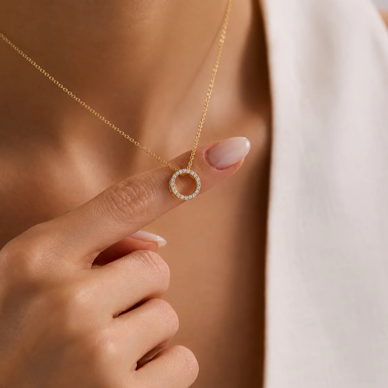 Elegant Gold Pendant Necklace for Women – Minimalist Fashion Jewelry Gift