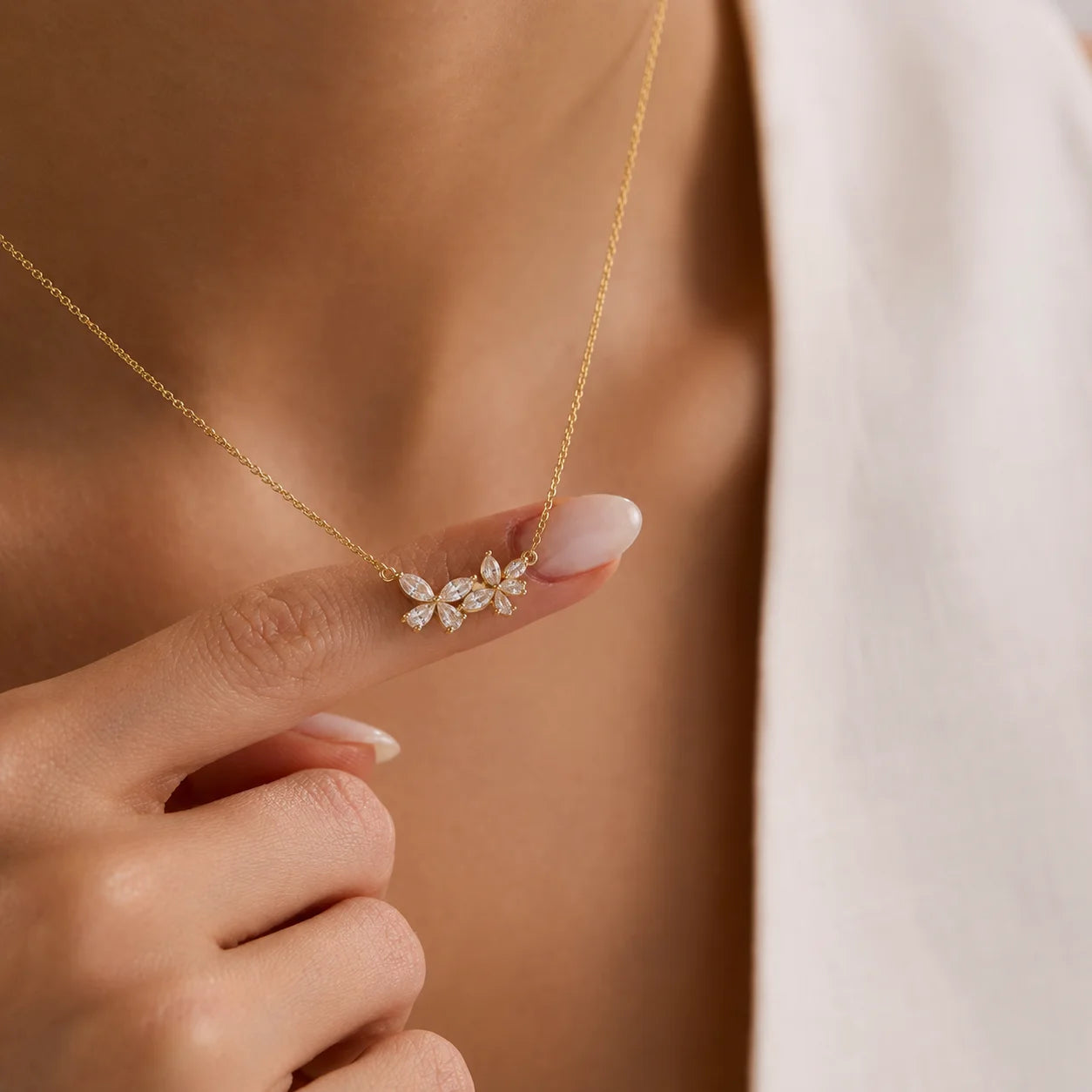 Elegant Gold Pendant Necklace for Women – Minimalist Fashion Jewelry Gift