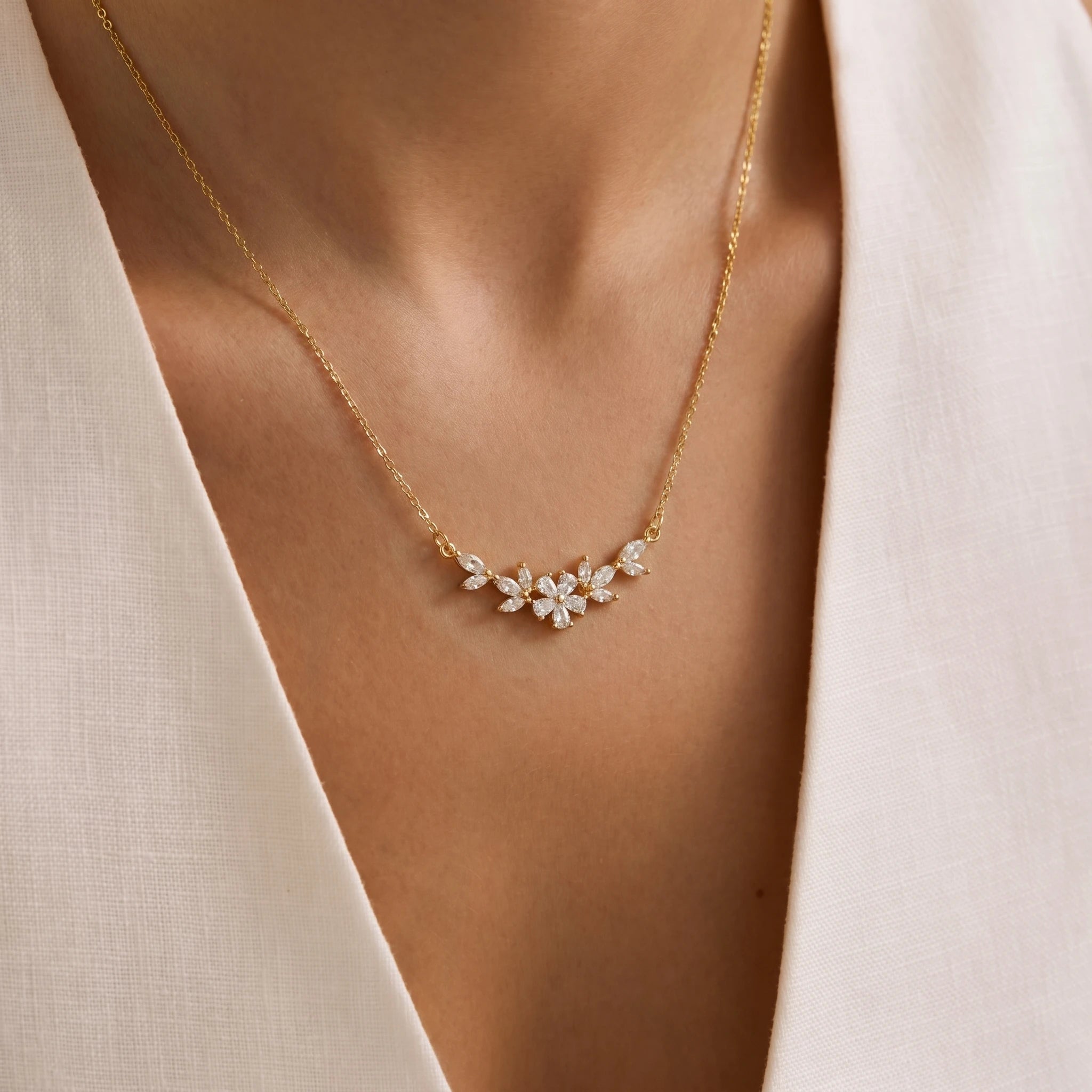 Elegant Gold Pendant Necklace for Women – Minimalist Fashion Jewelry Gift