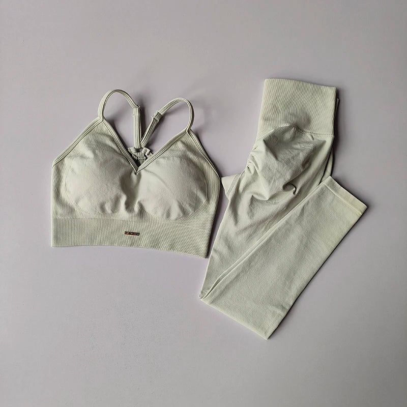 Seamless Hip-Lifting Yoga Set – V-Neck Bra & Leggings