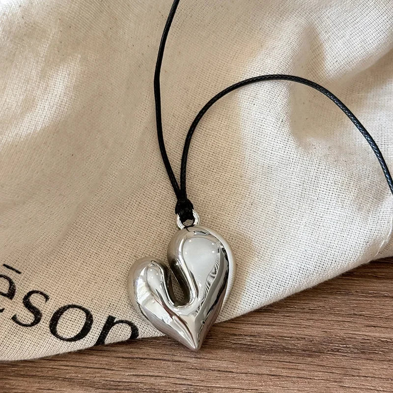 Vintage Red Heart Pendant Necklace for Women – 80s Aesthetic Romantic Choker