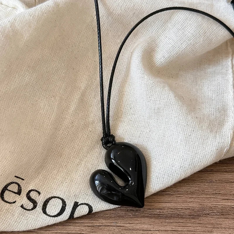 Vintage Red Heart Pendant Necklace for Women – 80s Aesthetic Romantic Choker