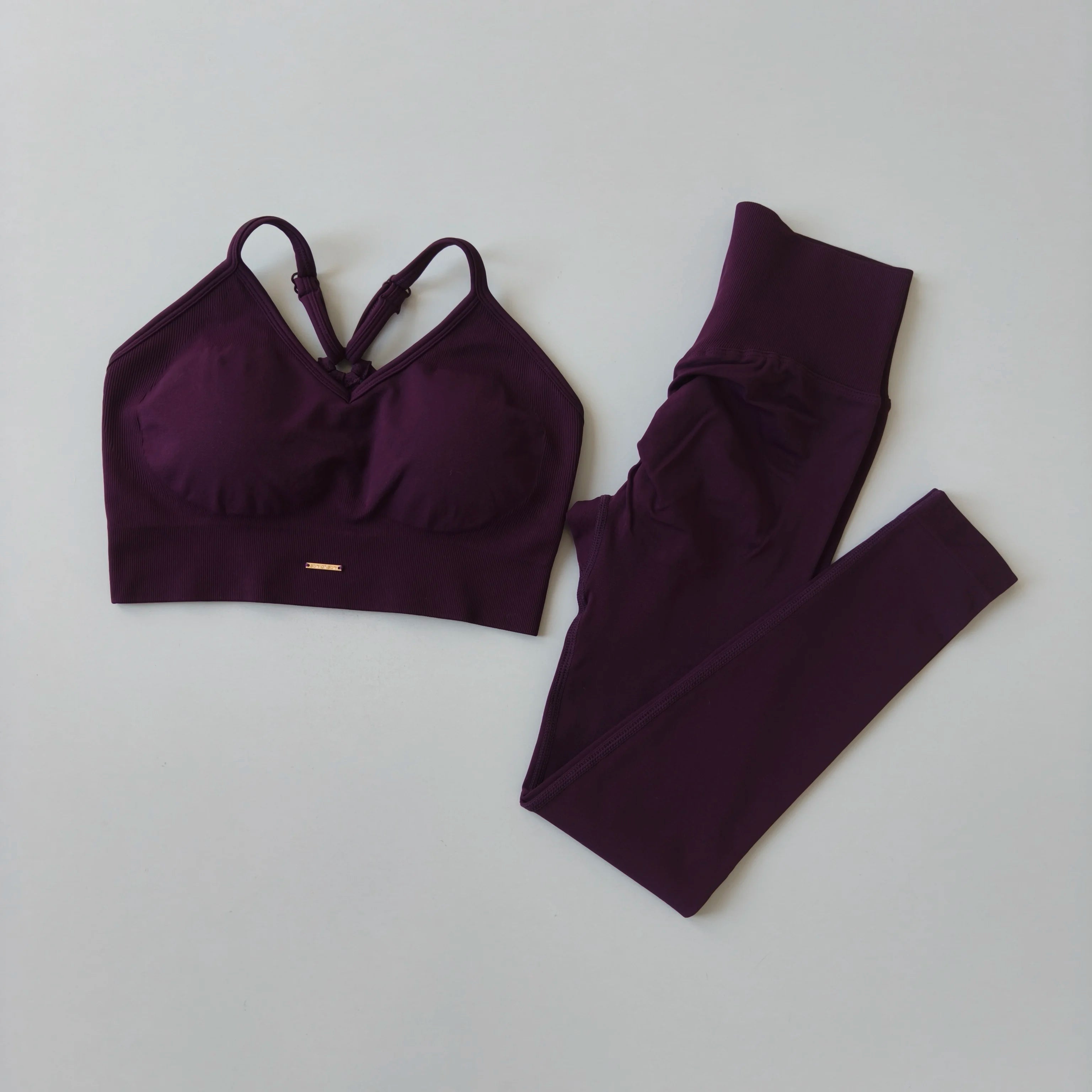 Seamless Hip-Lifting Yoga Set – V-Neck Bra & Leggings