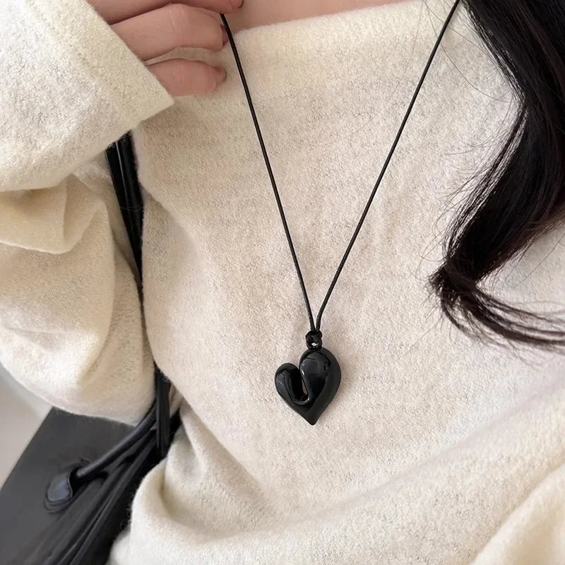 Vintage Red Heart Pendant Necklace for Women – 80s Aesthetic Romantic Choker