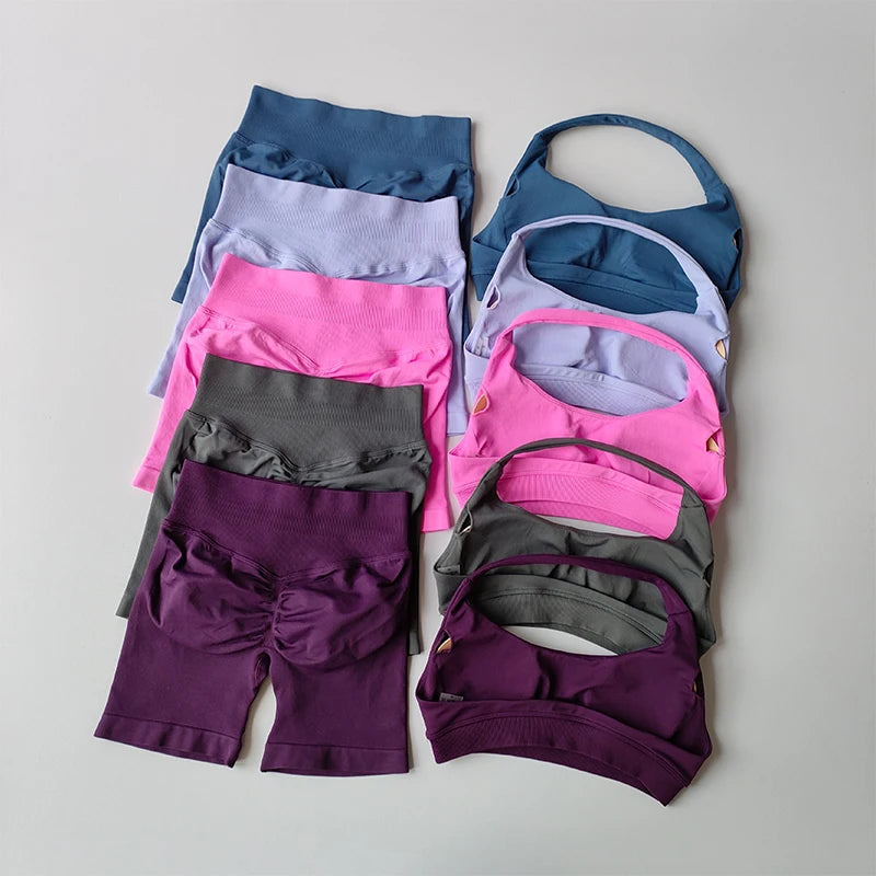 Seamless Halter Sports Bra & Scrunch Shorts Set – High Waist Yoga Workout Set
