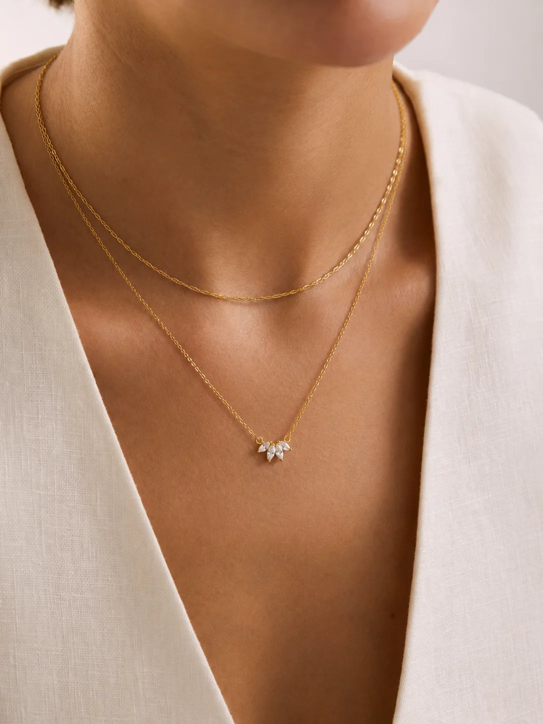 Elegant Gold Pendant Necklace for Women – Minimalist Fashion Jewelry Gift